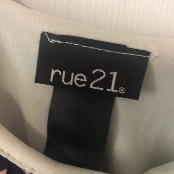 Chevron Rue 21 Top🦋 - Picture 3 of 3